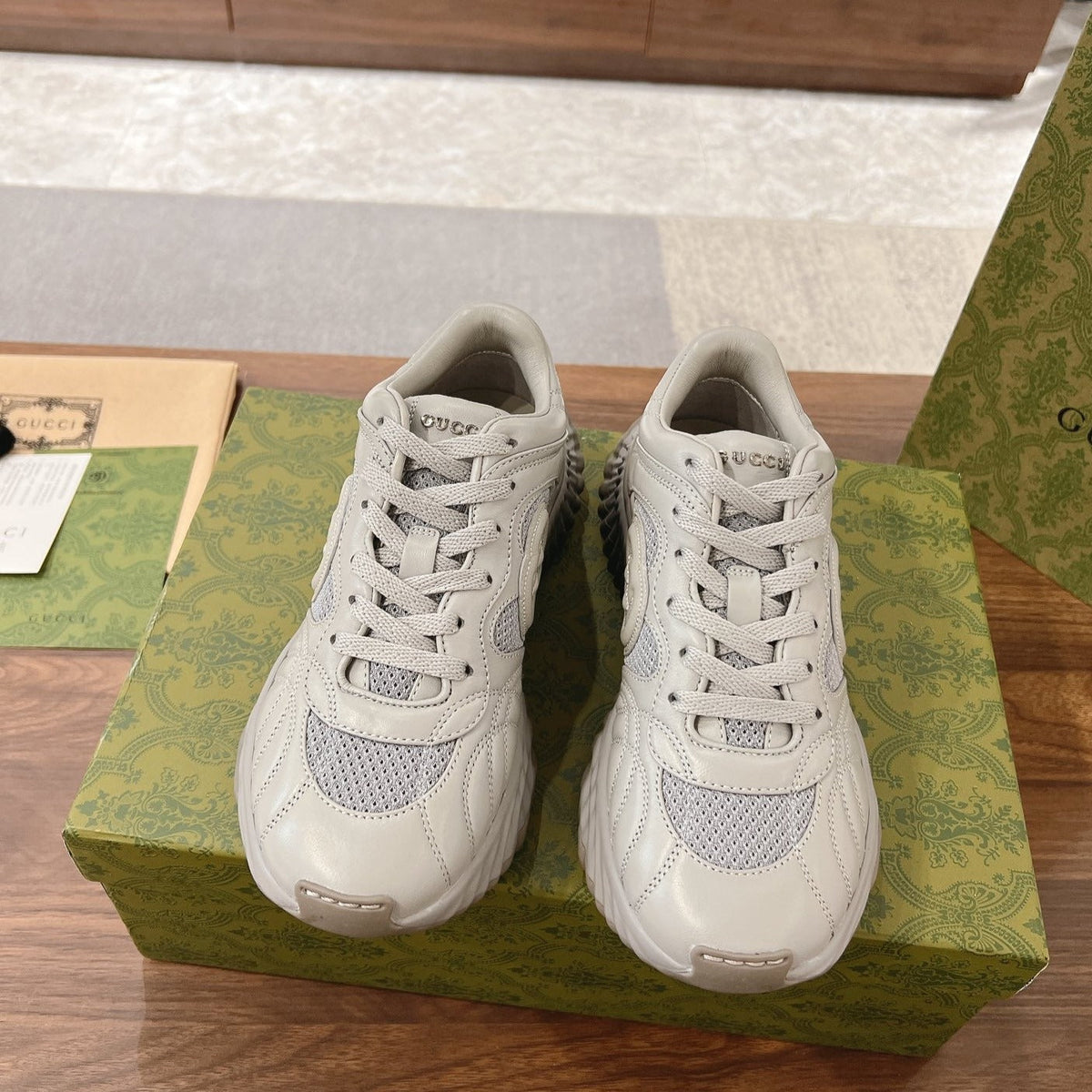 GUCCI RIPPLE SNEAKER CLOUD GRAY