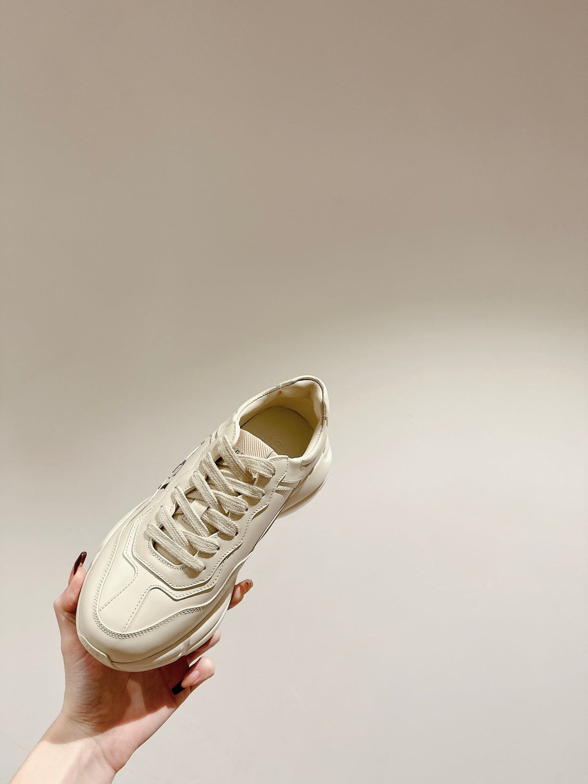 GUCCI RHYTON TRAINER WHITE CALFSKIN WITH BEAR MOTIF