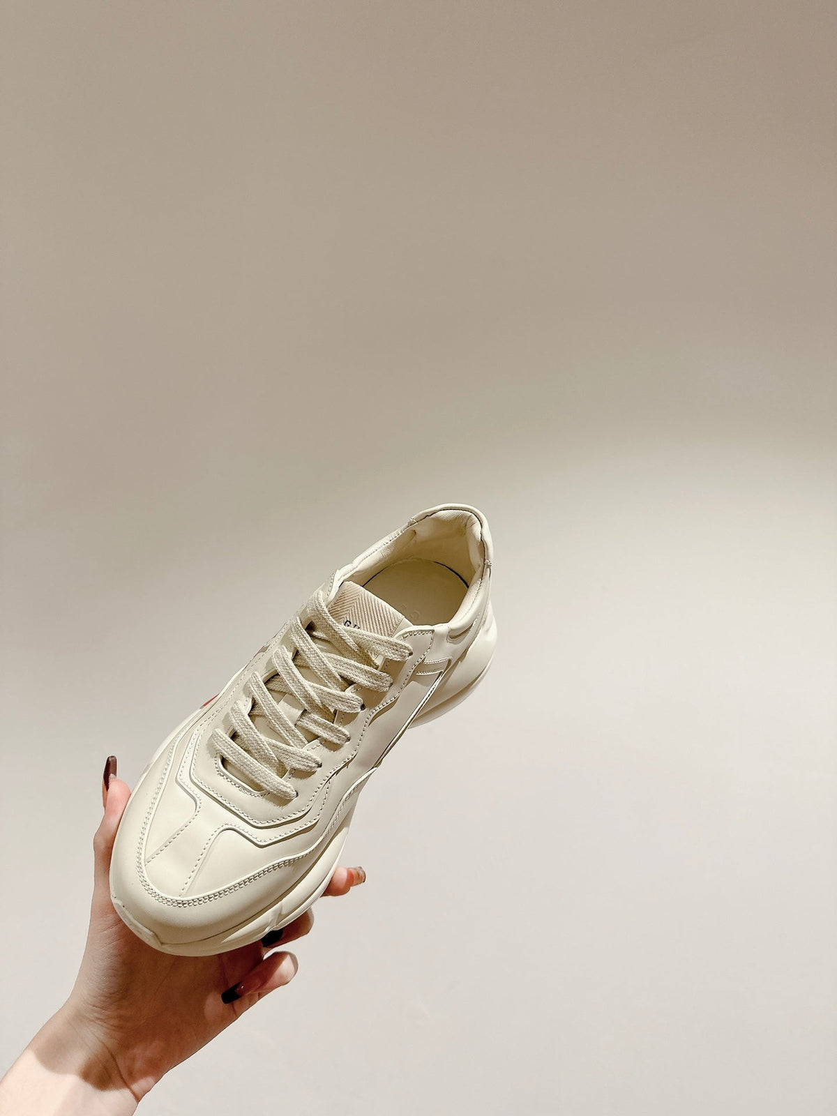 GUCCI RHYTON LOGO TRAINER WHITE CALFSKIN WITH TIGER MOTIF